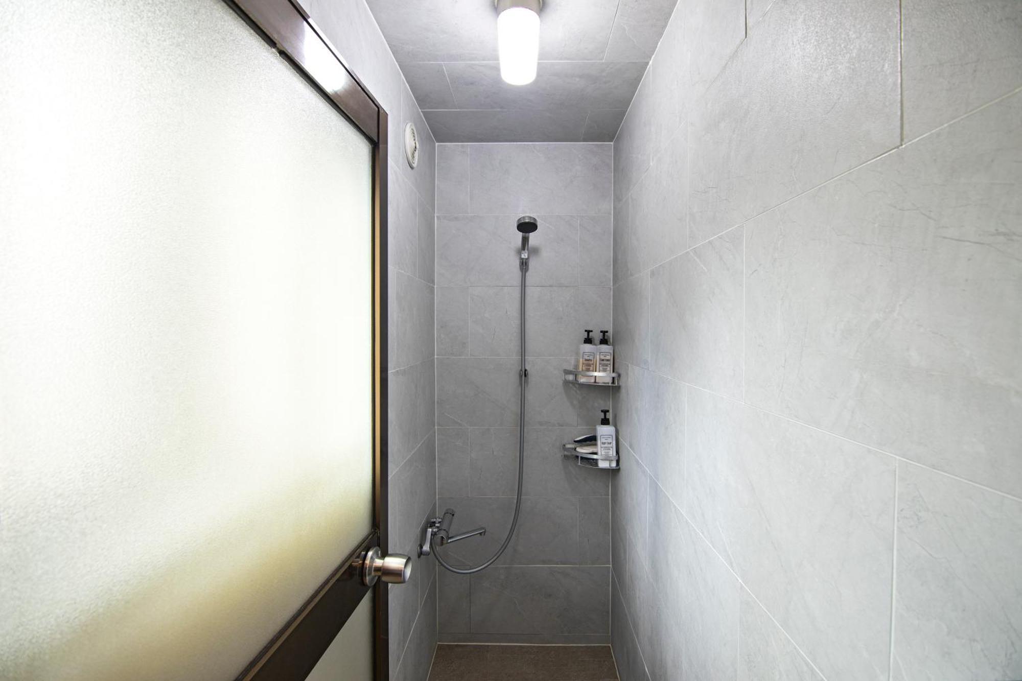 米御子美 Rooma Ōsaka Extérieur photo